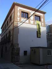 Fachada lateral de trazado moderno